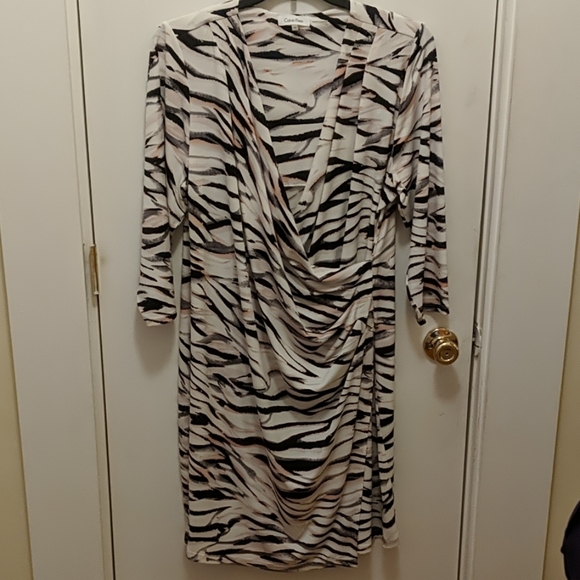 Calvin Klein Dresses & Skirts - Calvin Klein surplice print dress size 1X